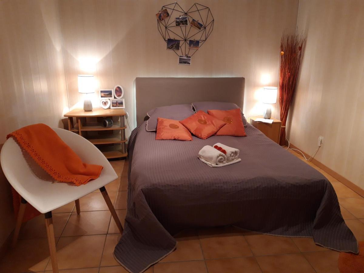 La Meizou, Gite - Chambres D Hotes A Champeix Экстерьер фото
